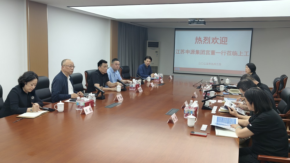 9月，，，，，，宫友军董事长率队赴上海工具厂考察交流